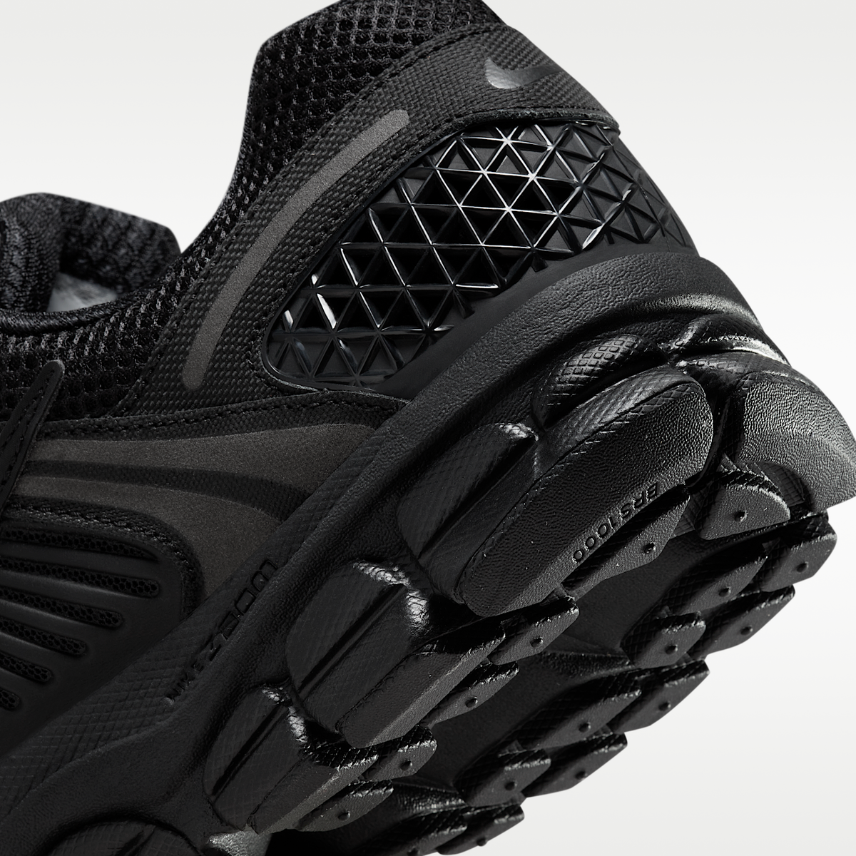 Zoom Vomero 5 Triple Black/Iron Grey/Chrome