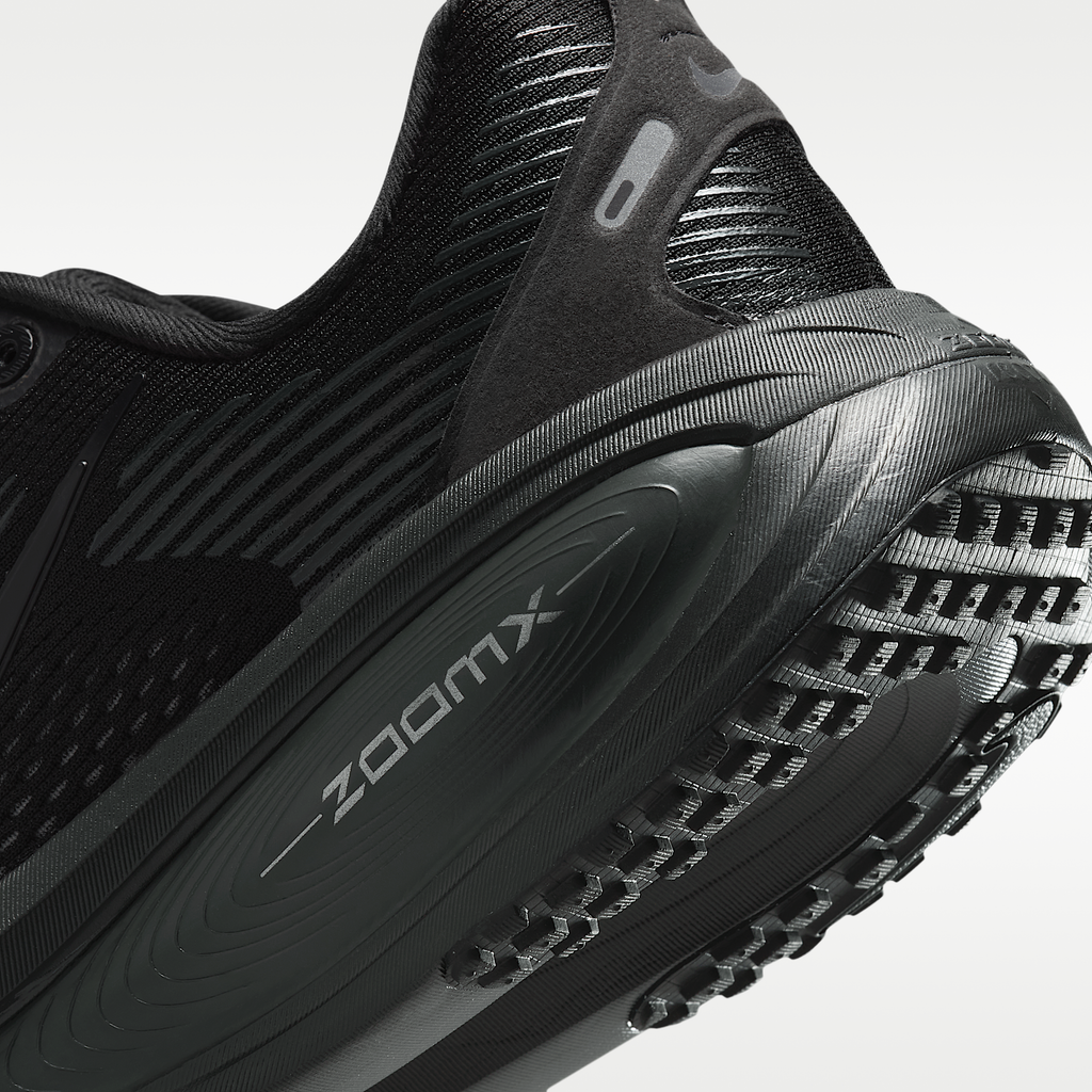Vomero 18 'Triple Black'