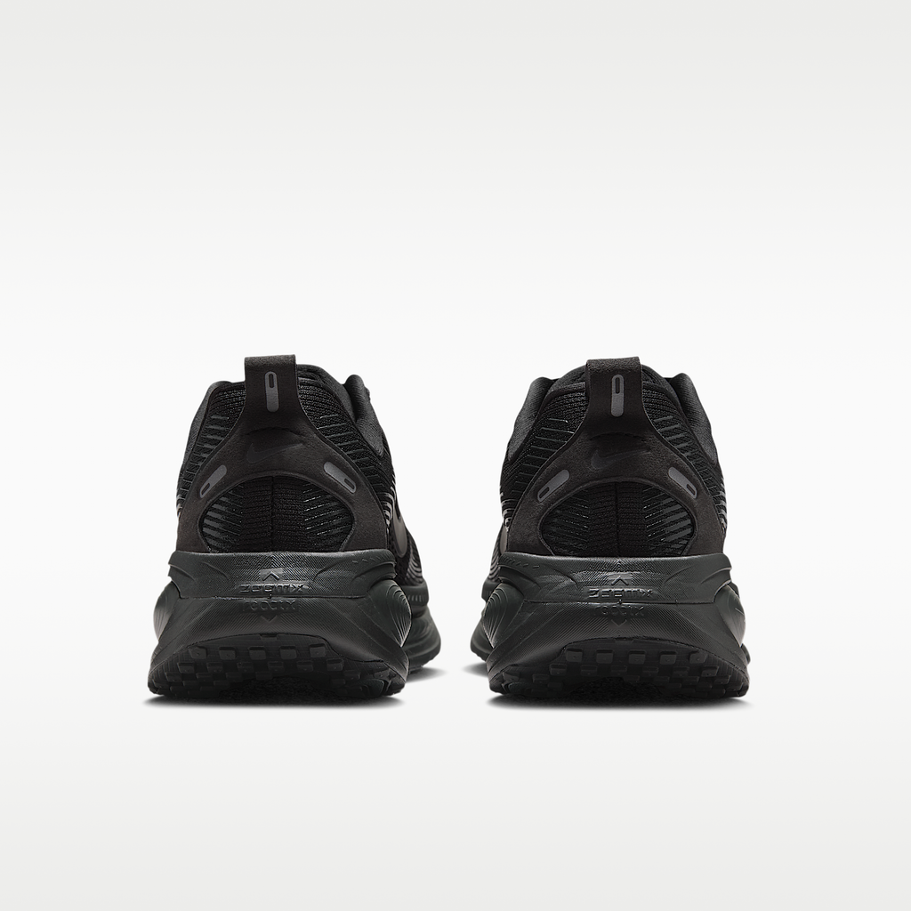 Vomero 18 'Triple Black'