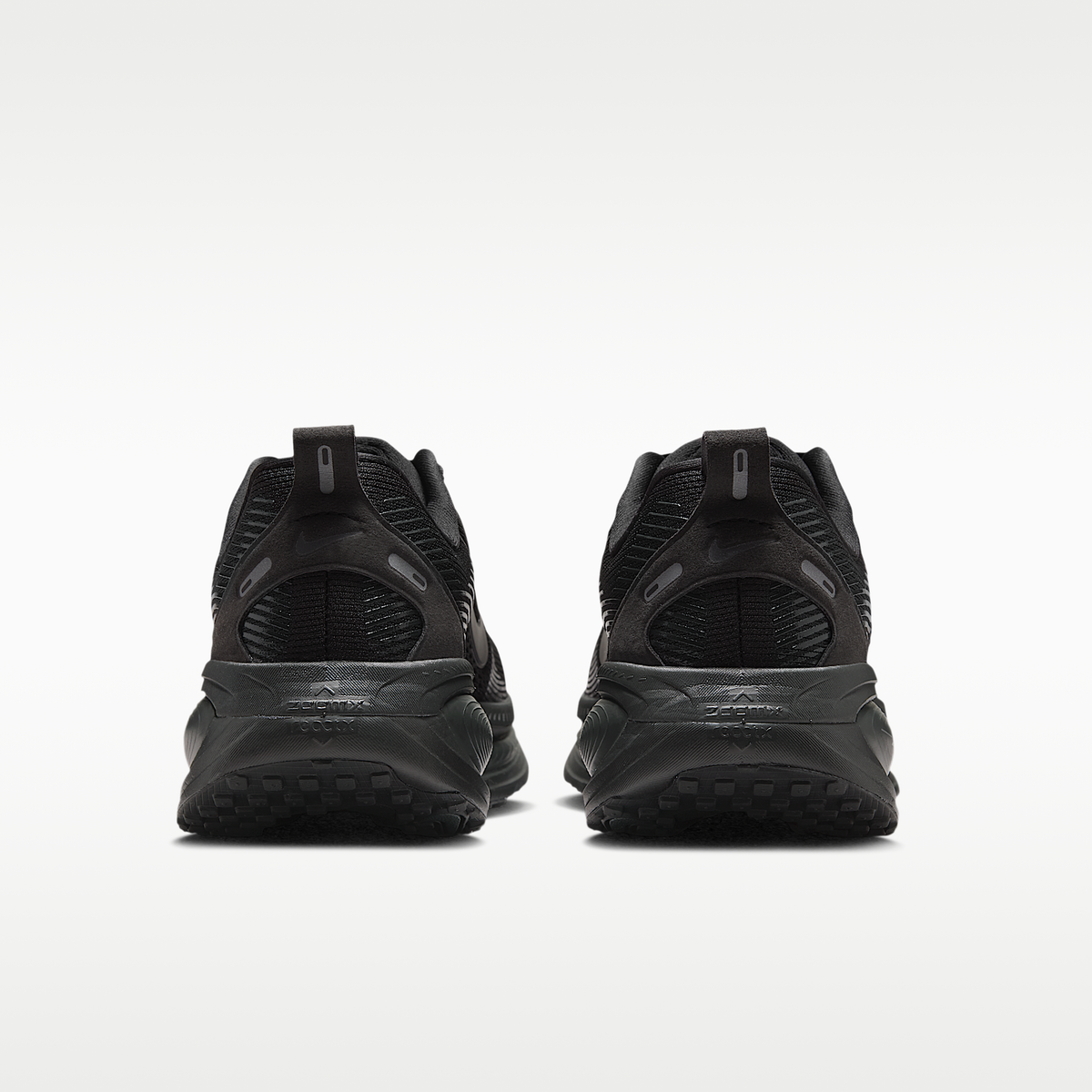 Vomero 18 'Triple Black'