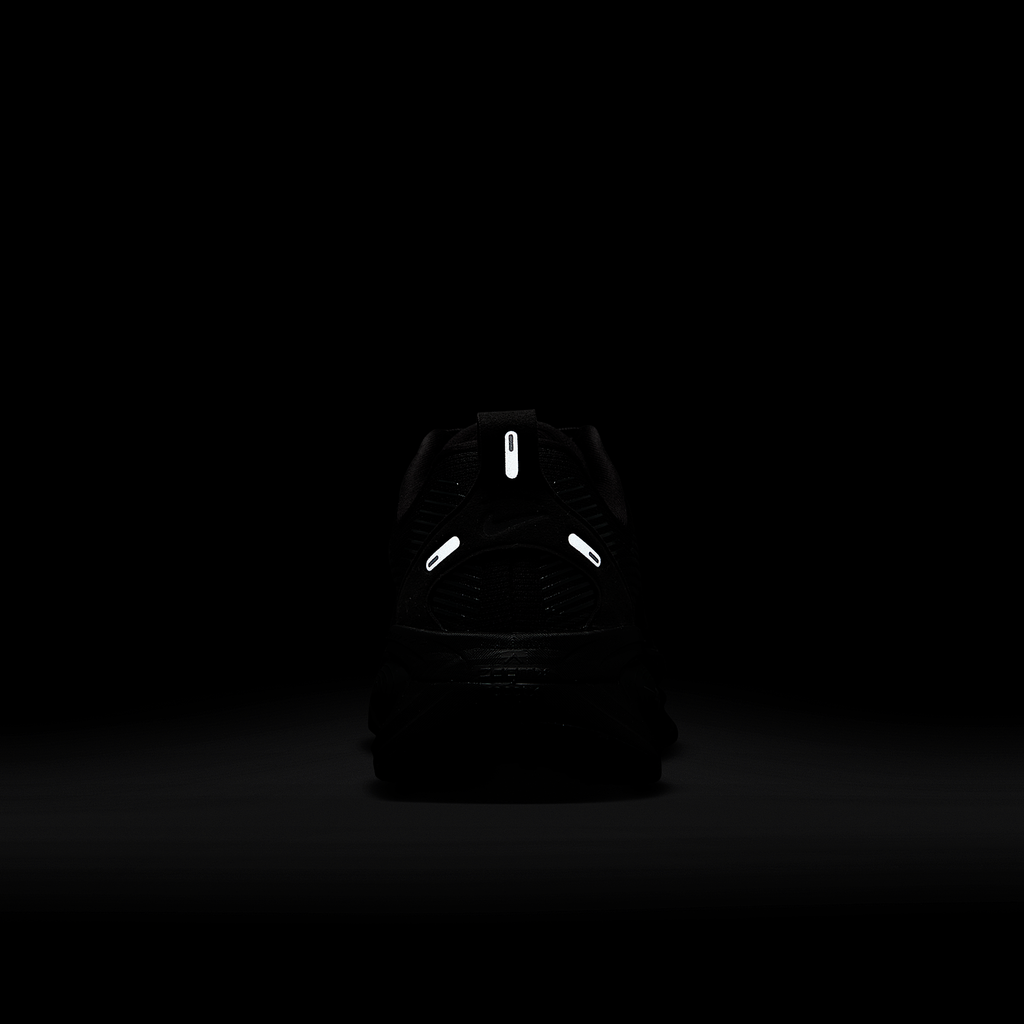 Vomero 18 'Triple Black'