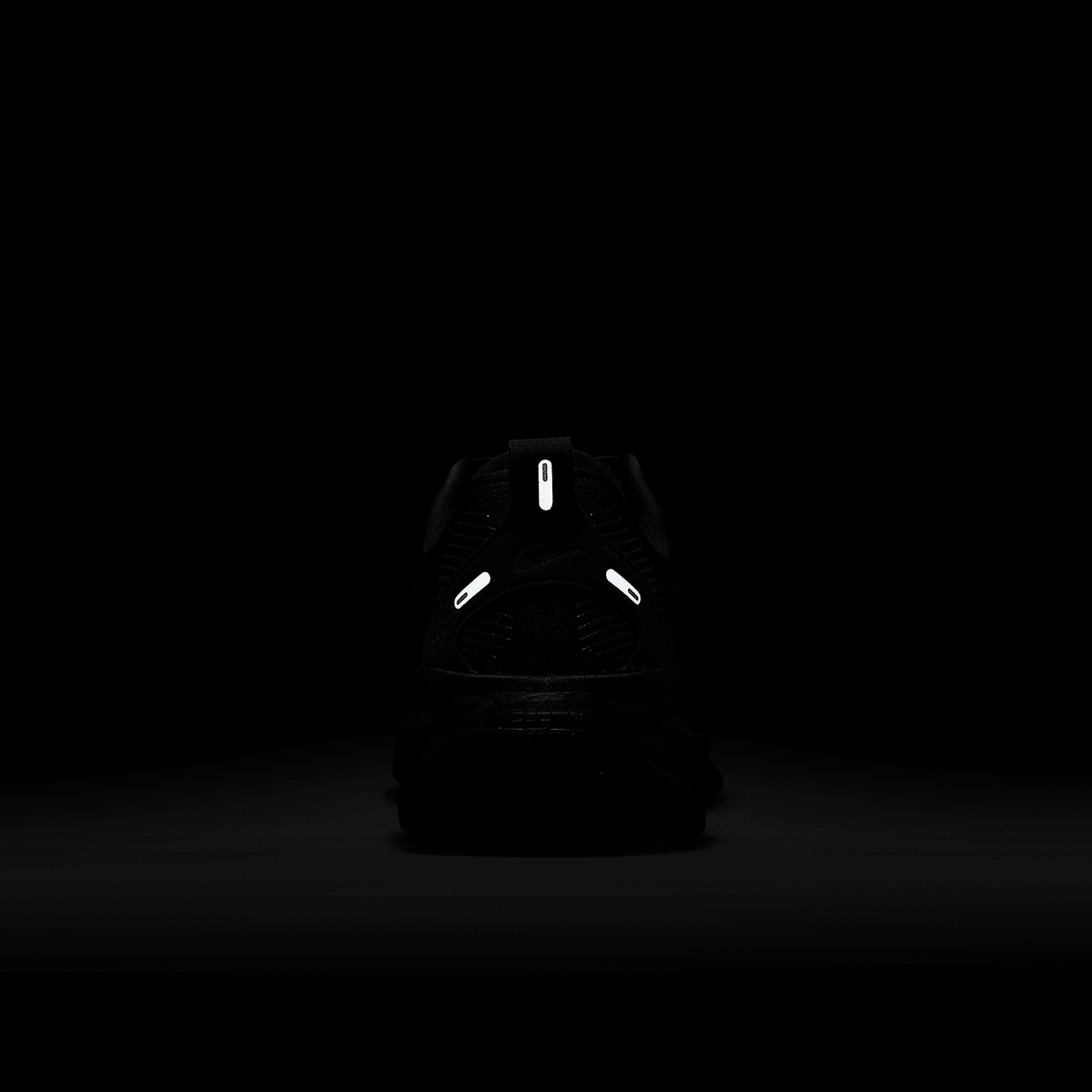 Vomero 18 'Triple Black'