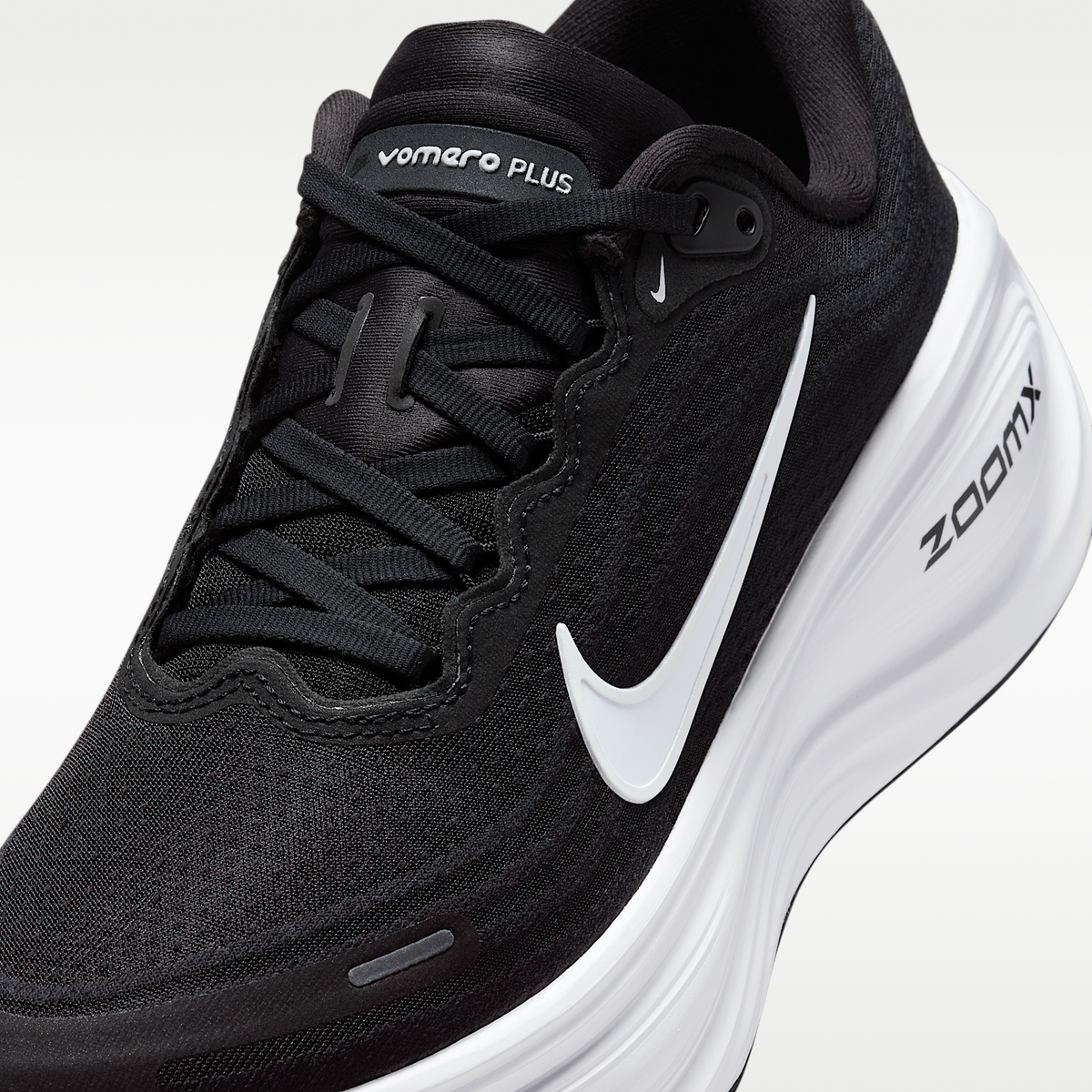 Vomero Plus Black/White