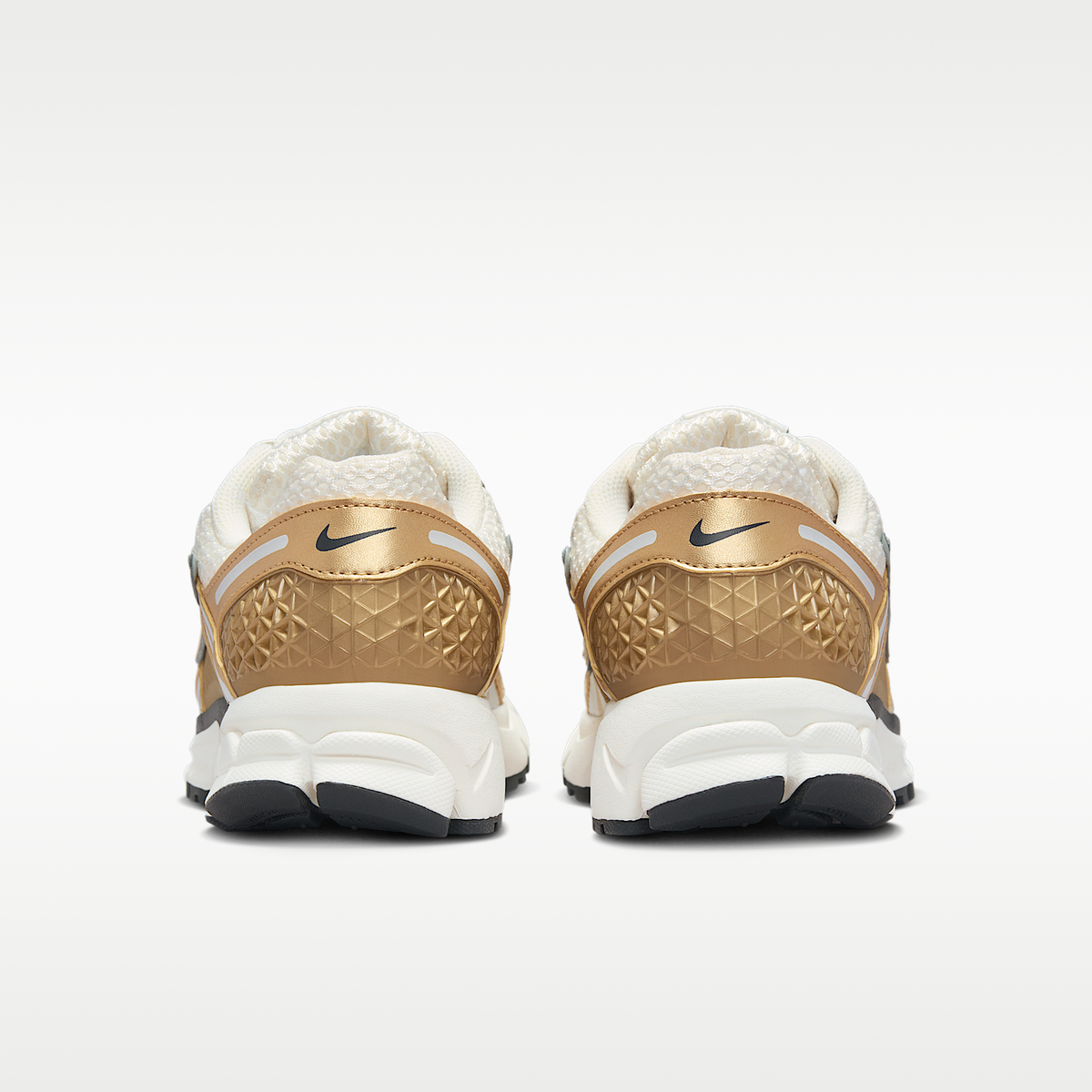 Wmns Zoom Vomero 5 Metallic Gold