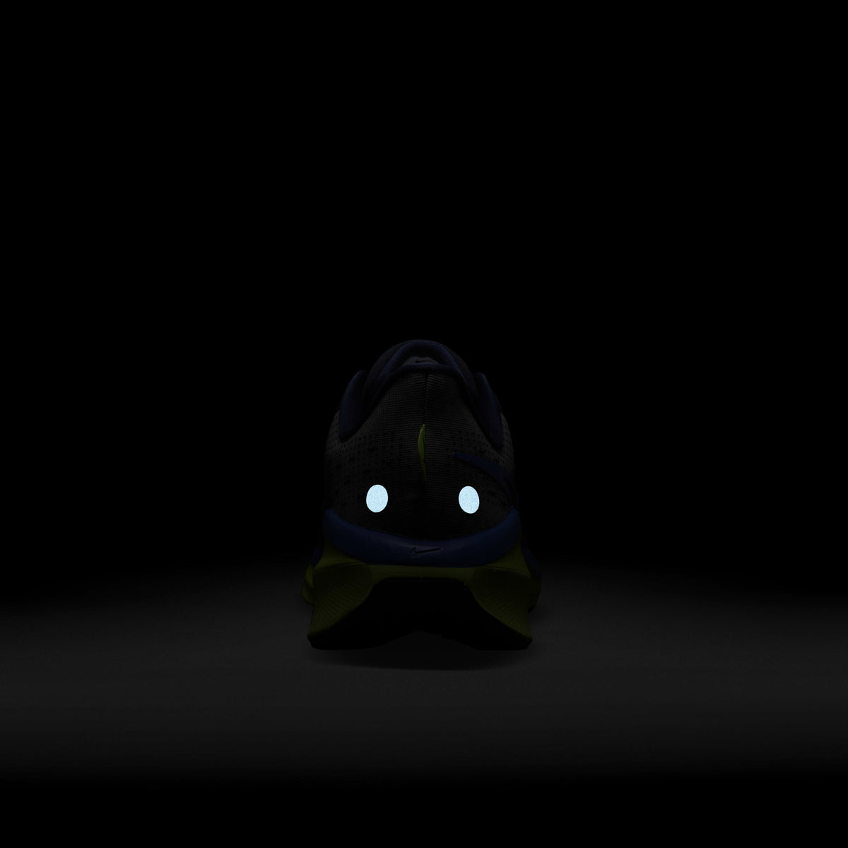 Vomero 17 Dark Obsidian Volt